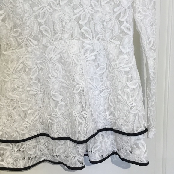 A Pea in the Pod White Lace Blouse with Black Trim - Picture 4 of 5